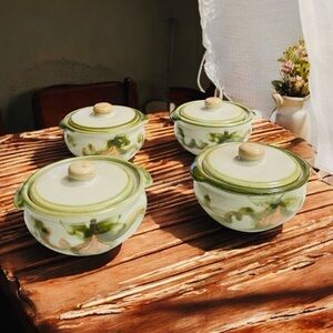 LOUISVILLE Stoneware, Kentucky Pear individual casserole dish w/ lids.